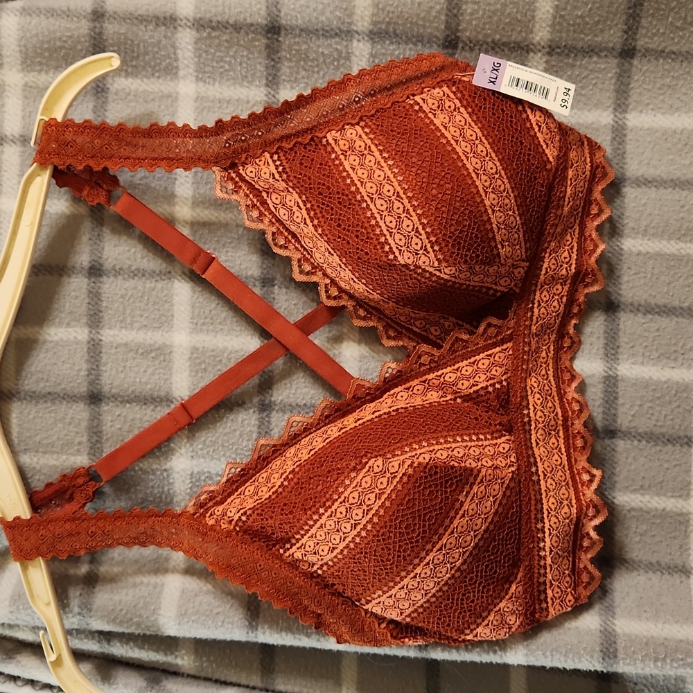 Woman's size Xl Bralette. NWT.Burnt orange